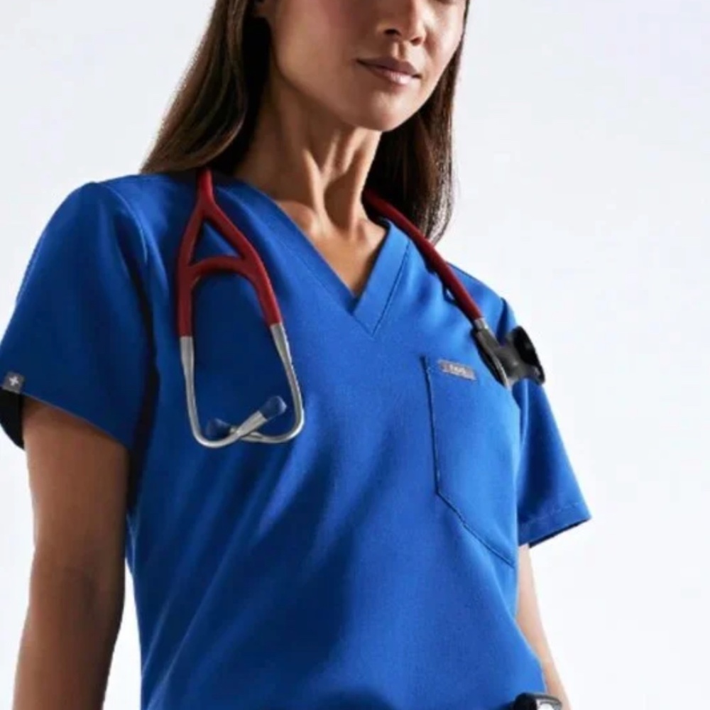 FIGS SET High Waisted Scrub Pants (XS) + Catarina One-Pocket Scrub Top (XXS)